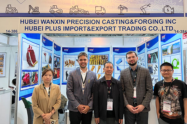 Подчеркивая силу «интеллектуального производства», выставка PlAS Construction Machinery является популярной выставкой.