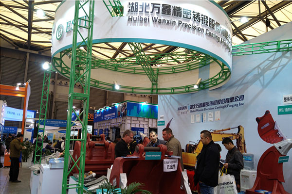 Подчеркивая силу «интеллектуального производства», выставка PlAS Construction Machinery является популярной выставкой.